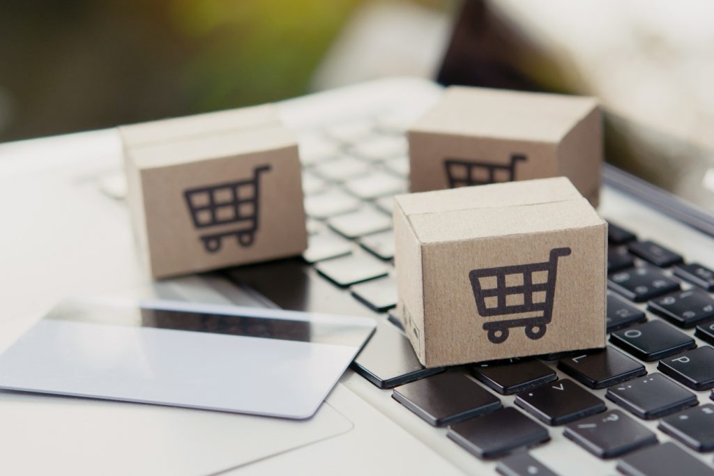 Lancer un e-commerce : les 5 décisions financières à prendre avant la première vente